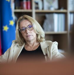 'A lei em vigor é que tem desequilíbrio a favor dos trabalhadores', diz ministra do Trabalho