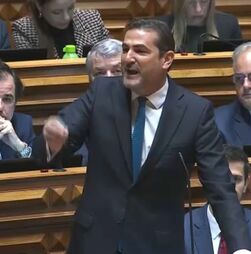 Reforço do Tribunal Constitucional: Hugo Soares acusa esquerda de 'irresponsabilidade'