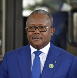 Presidente deposto da Guiné-Bissau deixa o país