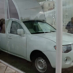 Papamóvel transformado em clínica móvel para crianças em Gaza   