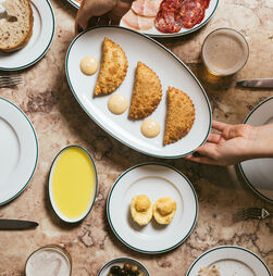 Canalha: dois anos a pintar fora da tela