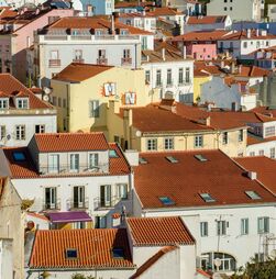 Bruxelas quer casas reconstruídas e fim do ‘boom’ no alojamento local e da especulação