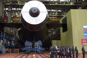 Rússia lança novo submarino nuclear