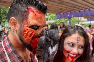 Marcha anual de zombies volta a aterrorizar as ruas de São Paulo