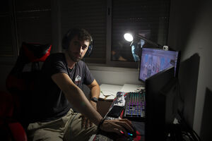 Afonso Almeida, agora com 20 anos, reconhece que andou demasiados anos de olhos pregados no ecrã do computado, a jogar