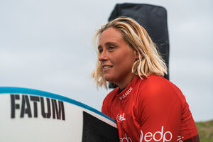 Yolanda Hopkins em ação na Ericeira, a 5 de outubro. A surfista portuguesa mostra ambição para o Mundial de 2026