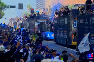 Dodgers celebram vitória na World Series com desfile em Los Angeles 