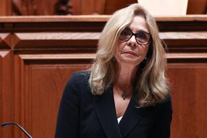 Ministra da Saúde, Ana Paula Martins, garante que não faltam vacinas contra a gripe em Portugal