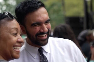 Quem é Zohran Mamdani, o jovem democrata que desafiou Trump e é o novo ‘mayor’ de Nova Iorque