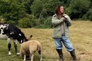 Os bastidores da sessão fotográfica de Millie Bobby Brown para a capa da Vogue britânica