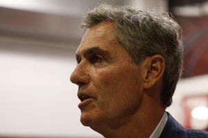 Noronha Lopes discursa em entrevista