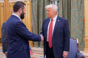 Al-Sharaa e Trump estiveram juntos em Riade, a 14 de maio