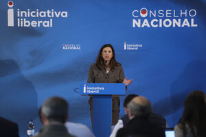 Mariana Leitão, da Iniciativa Liberal, critica PSD por cedência ao Chega, em Conselho Nacional