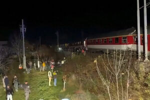 Colisão entre dois comboios na Eslováquia faz dezenas de feridos  