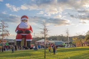 Público visita Pai Natal gigante em Vila Nova de Gaia