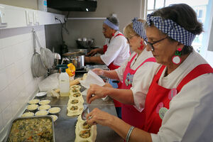 Rosa, Manuela e Helena estão na reforma, mas ainda agora debutam nos meandros de uma cozinha de produção. E com nota máxima