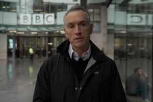 Um discurso de Trump, demissões e a ameaça de um processo milionário. O que está em causa na polémica que abala a BBC?