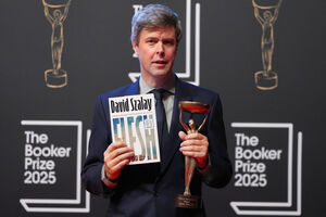 O escritor David Szalay na cerimónia de entrega do Prémio Booker, esta segunda-feira, dia 10 de novembro, em Londres