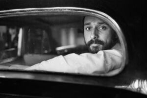 Rafael Ferreira interpreta Carlos Paião em filme biográfico com música inédita