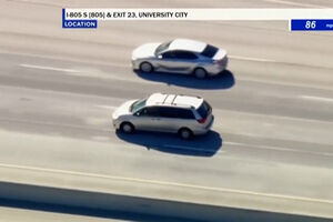 Condutora em fuga escapa à polícia e atravessa fronteira para o México após longa perseguição