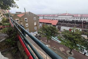 Telhado da estação de Santa Apolónia voa devido ao vento forte