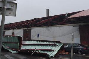 Telhado da estação de Santa Apolónia voa devido ao vento forte