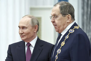 Putin e Lavrov juntos num evento oficial
