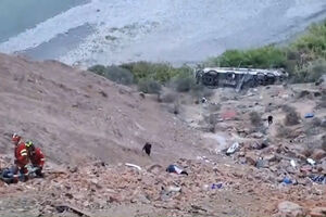 Pelo menos 38 mortos em queda de autocarro no Peru 