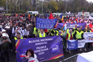 Milhares de pessoas manifestam-se por melhores condições de trabalho na Roménia
