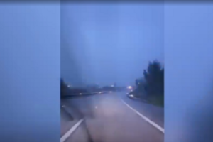 Relâmpagos iluminam A1 no Porto