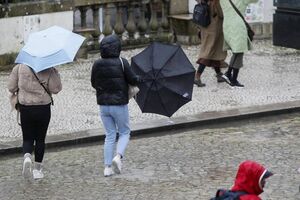 Avisos de chuva forte e trovoada em Faro, Setúbal, Braga e Beja