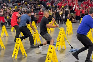 Aspiradores e esfregonas em riste: empregados de limpeza competem nas ‘Olímpiadas da Hotelaria’ em Las Vegas  