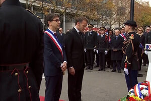 Macron homenageia vítimas dos atentados de Paris quando se assinalam os 10 anos da tragédia