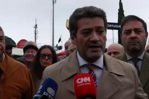 “O país não pode parar, mas o Governo tem de perceber que há questões fundamentais que têm de ser resolvidas”, diz André Ventura