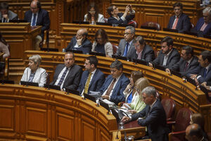 Parlamento debate lei da nacionalidade após críticas do PS