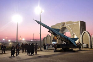 Irão exibe mísseis balísticos e drones após escalada de conflito com Israel 