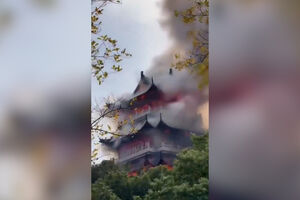 Templo chinês com 1500 anos destruído em incêndio   