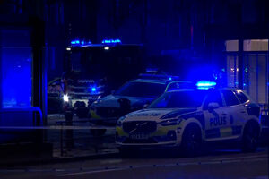 Autocarro colide contra paragem de autocarros na Suécia 