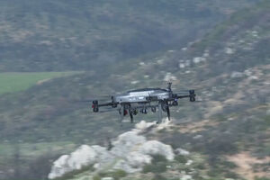 Grécia exibe drones nacionais durante exercício militar 
