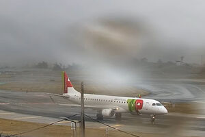 Avião da TAP, com destino a Veneza, regressa a Lisboa após ser atingido por um relâmpago