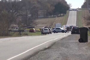 Quatro polícias baleados na zona rural do Kansas  