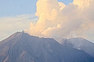 Vulcão entra em erupção no Japão e deixa moradores em alerta 