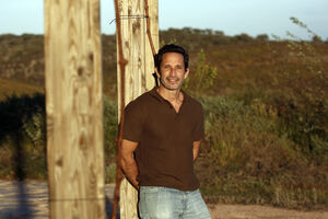José Avillez, 46 anos, na Casa Nossa, uma  herdade à beira do Alqueva que comprou com  a mulher 