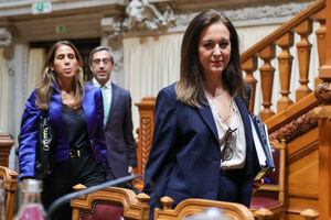 Ministra da Justiça quer concluir negociações com trabalhadores prisionais até ao fim do ano