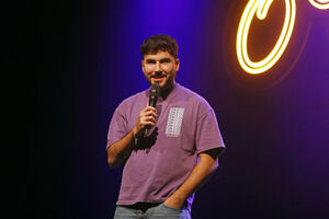 Eduardo Canavez venceu a quarta edição do concurso de stand up comedy da SÁBADO