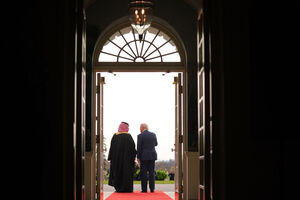 Trump encontra-se com o príncipe saudita na Casa Branca
