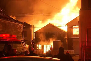 Incêndio de grandes dimensões destrói 170 casas no Japão