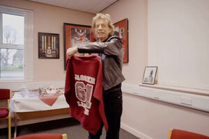 Mick Jagger faz visita surpresa à sua antiga escola  