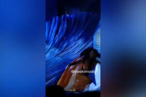 Miss Jamaica sofre queda aparatosa durante concurso Miss Universo  