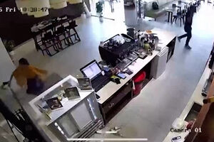 Imagens de videovigilância mostram momento em que sismo abalou o centro do Bangladesh 